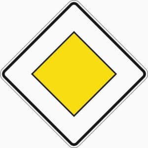 Das Zeichen 306 kennzeichnet eine Vorfahrtsstraße.